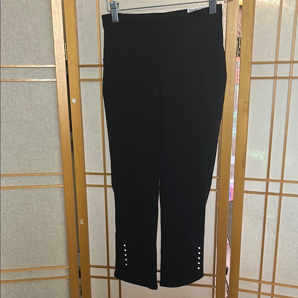 Old Navy Black Ankle Cropped Pants Sleek Modern Design
